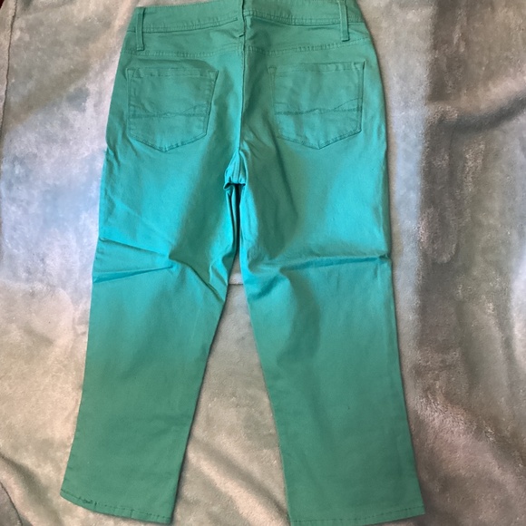 Women’s Faded Glory Capris Capri Size 10 Green - Picture 2 of 5